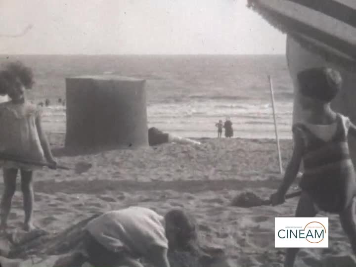 À la plage, août 1930